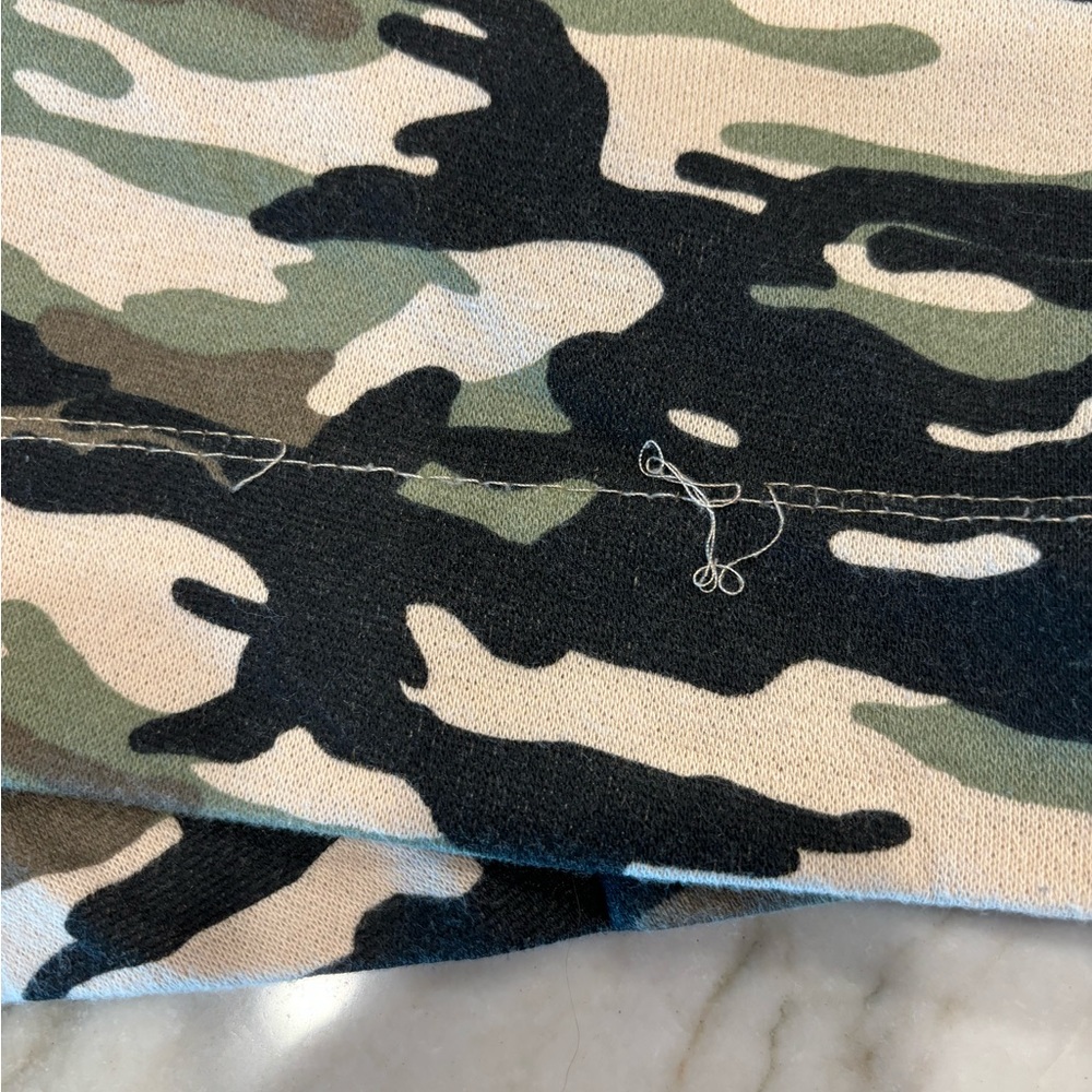 b & b Boutique Camo Hoodie Women’s Large Green Camouflage Long Sleeve Hooded Top - Picture 8 of 8